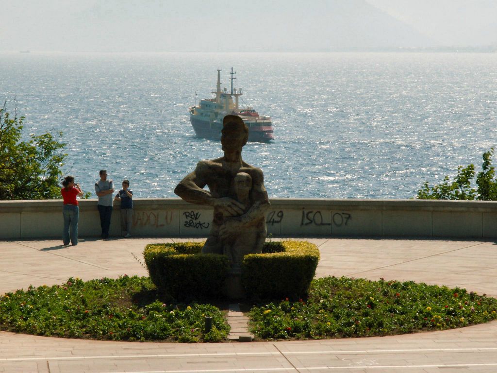ANTALYA - een beeld bij het Karaalioğlu park