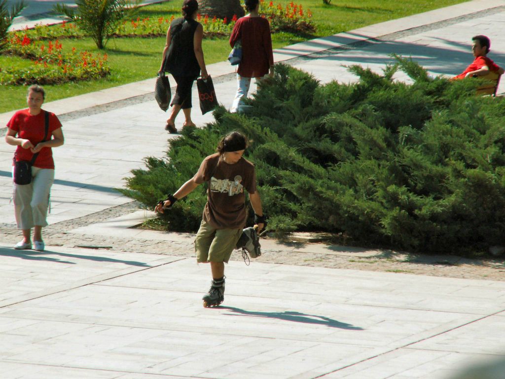 ANTALYA - een rolschaatster bij het Karaalioğlu park
