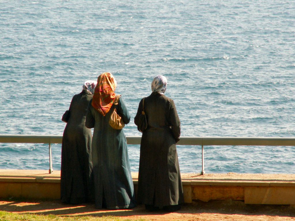 ANTALYA - enkele vrouwen bij het Karaalioğlu park