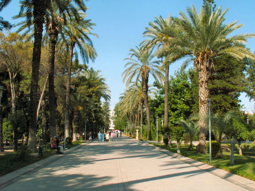ANTALYA - het hoofdpad in het Karaalioğlu park