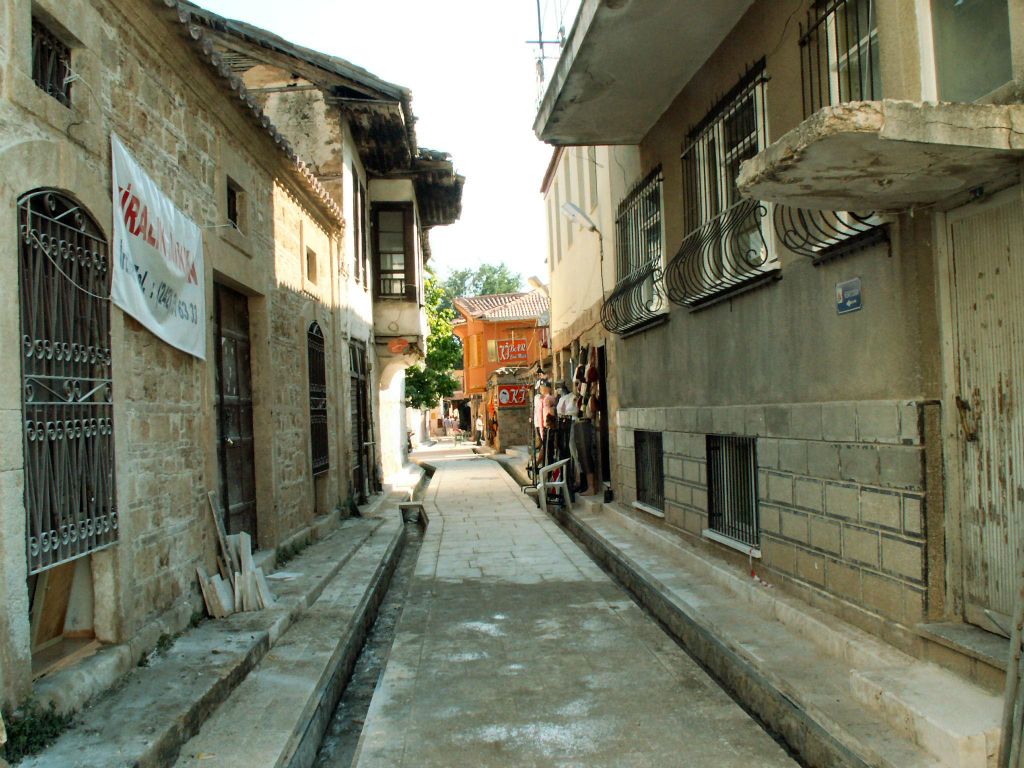 ANTALYA - een steeg