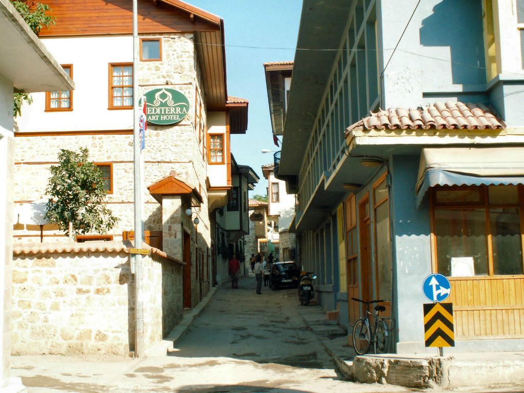 ANTALYA - een steeg
