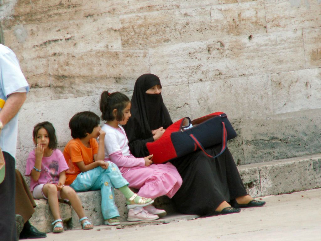 KONYA - een vrouw in een boerka