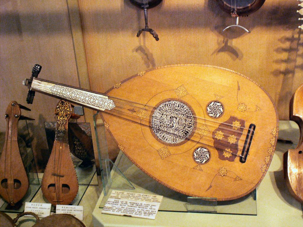 KONYA - een oed muziekinstrument in het Mevlâna museum