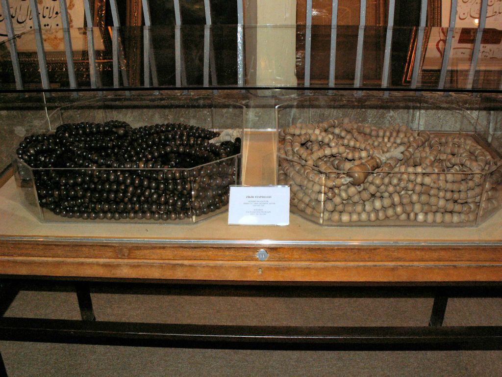 KONYA - enkele bidsnoeren in het Mevlâna museum