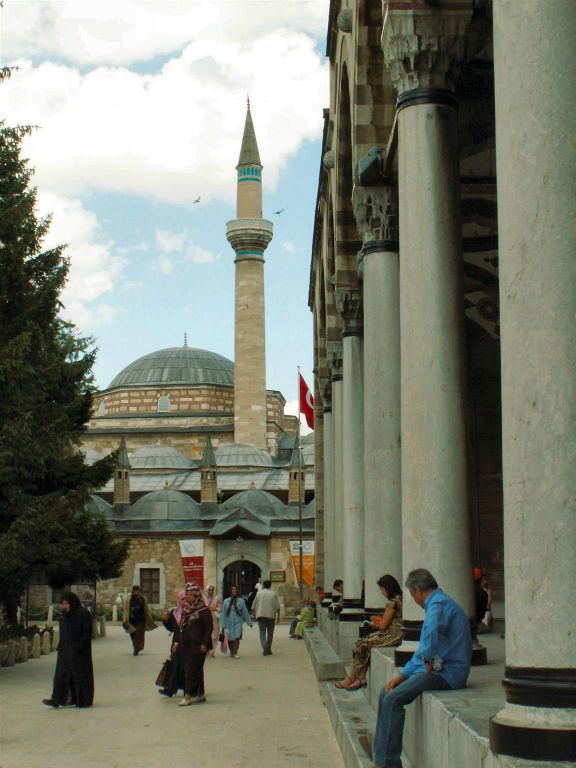 KONYA - de moskee naast het Mevlâna museum