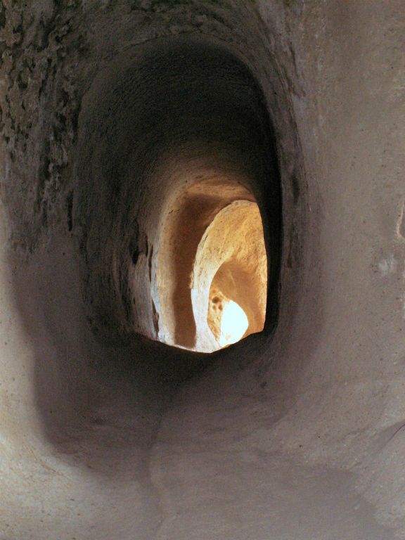 IHLARA -> ÜRGÜP - een gang bij het oude Selime klooster