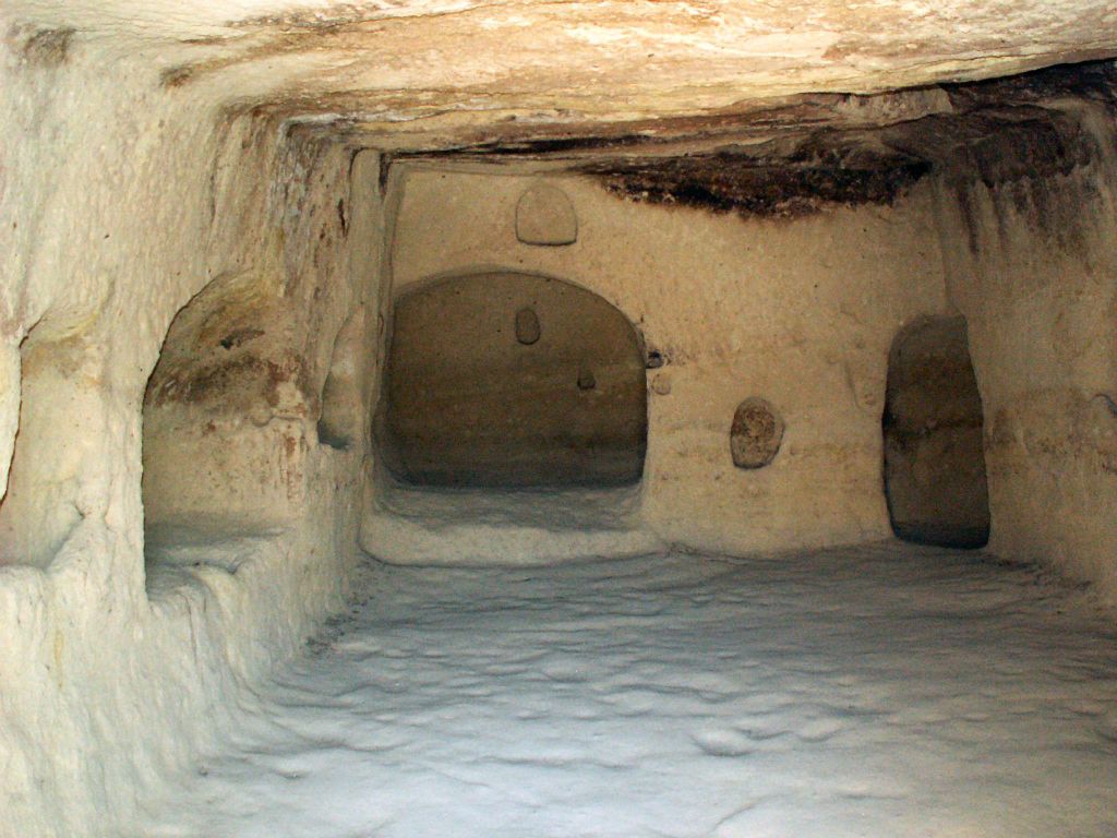 GÖREME - binnen in een rots van een openlucht museum