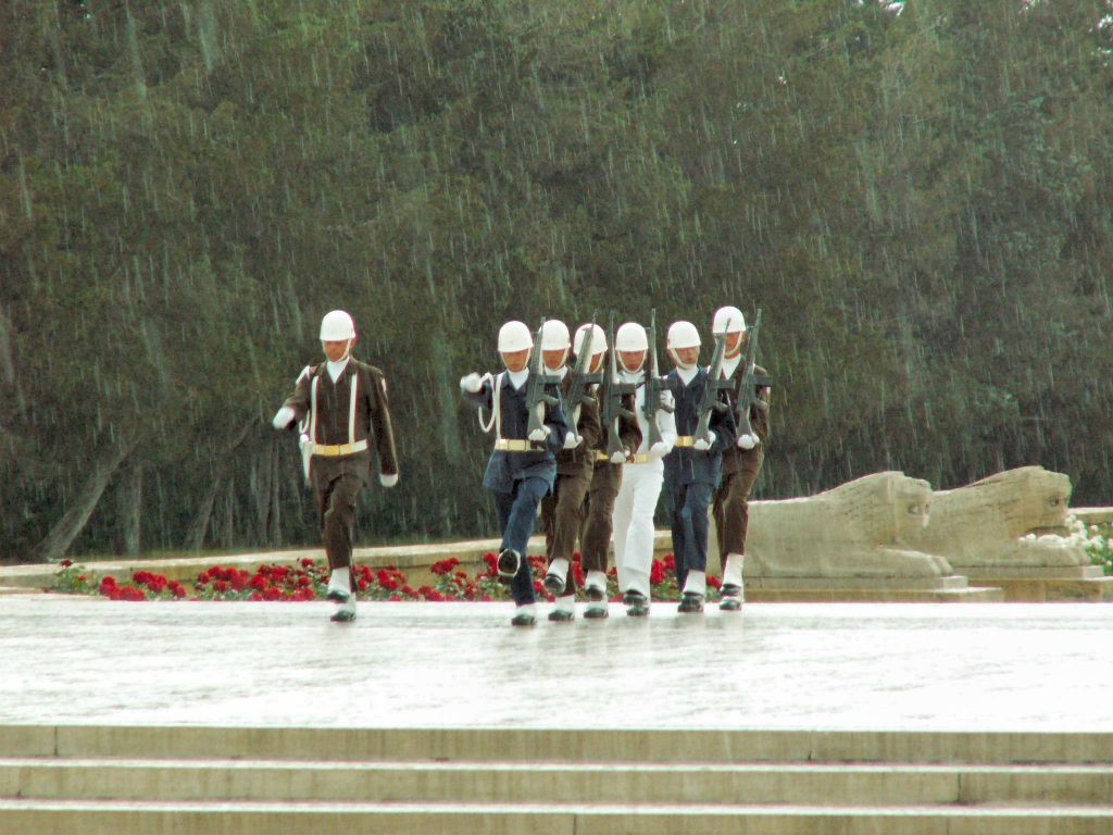 ANKARA - de afwisseling van de wacht bij het Mausoleum van Atatürk