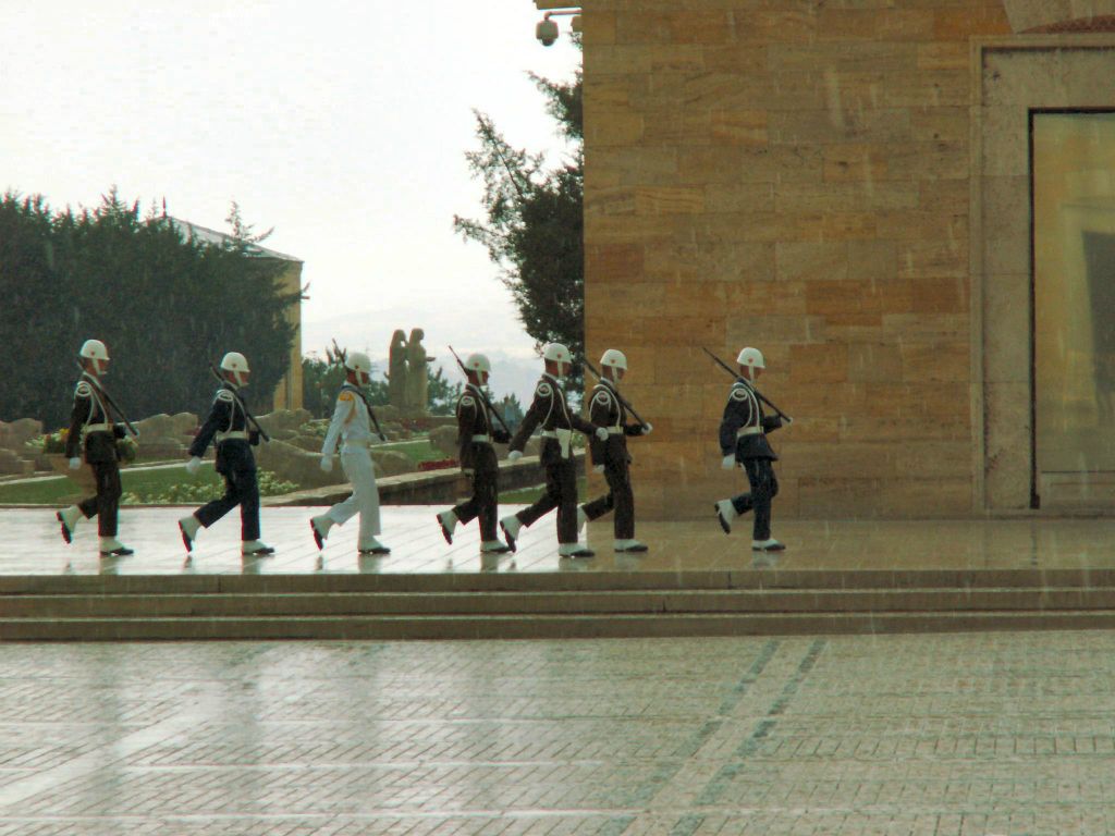 ANKARA - de afwisseling van de wacht bij het Mausoleum van Atatürk