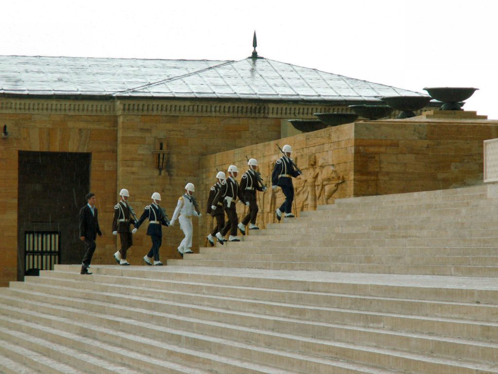 ANKARA - de afwisseling van de wacht bij het Mausoleum van Atatürk