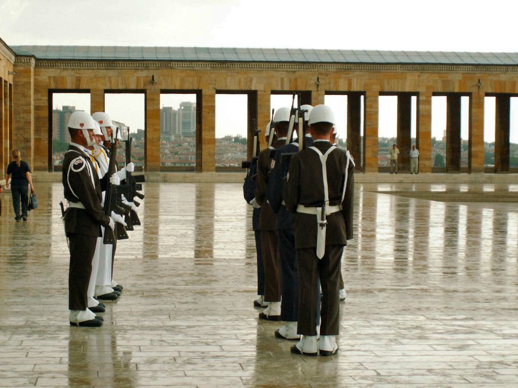 ANKARA - de afwisseling van de wacht bij het Mausoleum van Atatürk