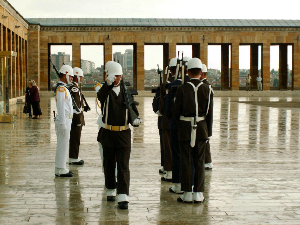 ANKARA - de afwisseling van de wacht bij het Mausoleum van Atatürk
