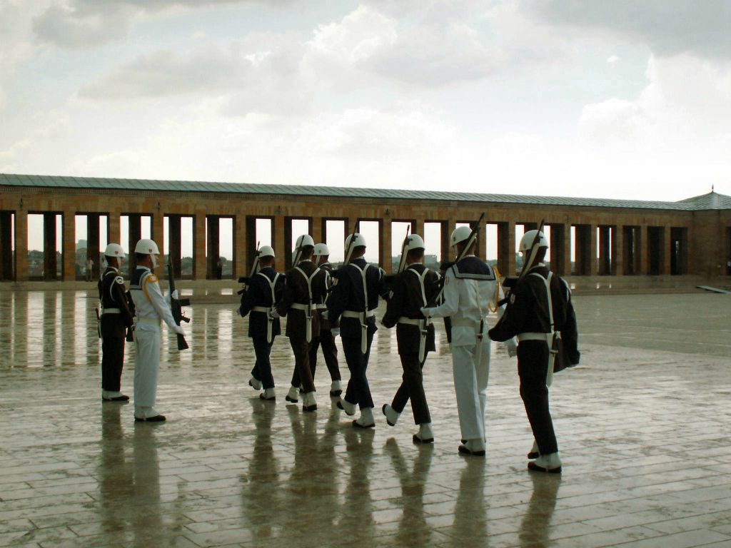 ANKARA - de afwisseling van de wacht bij het Mausoleum van Atatürk