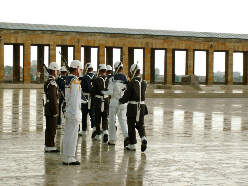 ANKARA - de afwisseling van de wacht bij het Mausoleum van Atatürk