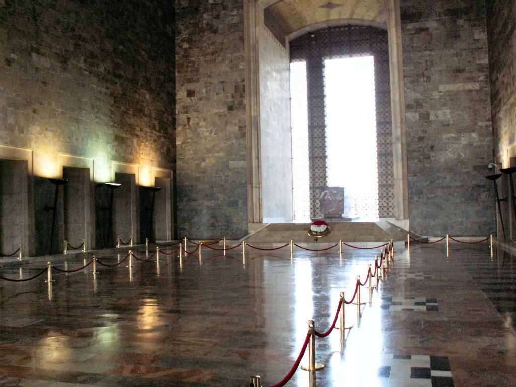 ANKARA - binnen in het Mausoleum van Atatürk