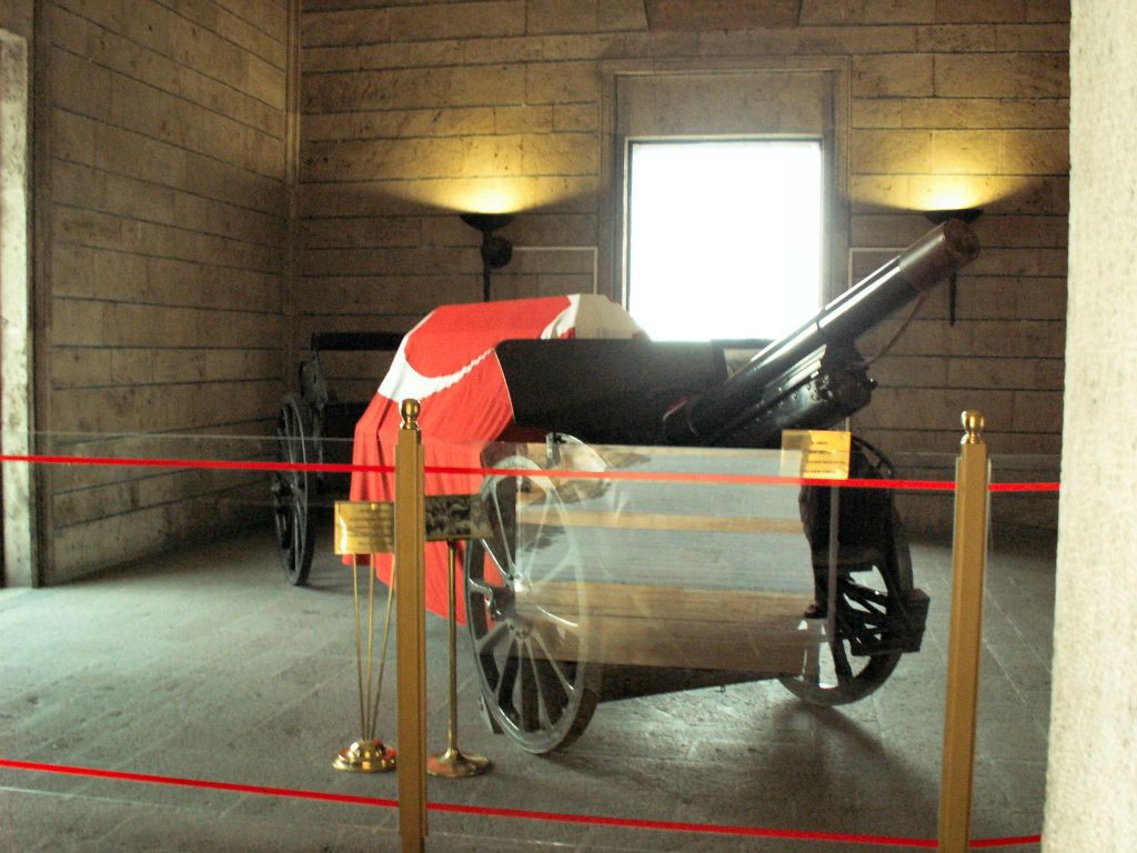 ANKARA - de koets waarop kist van Atatürk naar het Mausoleum is gebracht