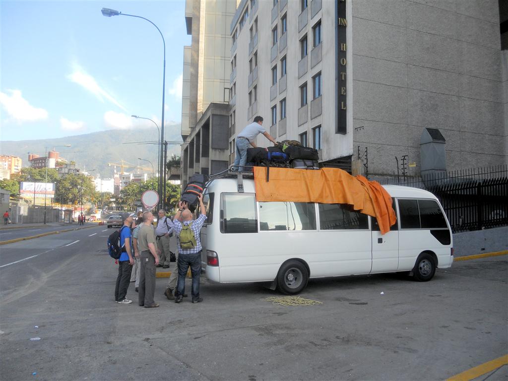 CARACAS - bagage van de bus bij ons hotel
