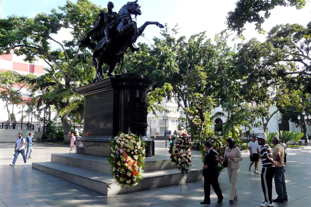 CARACAS - standbeeld van Simón Bolívar in het park Plaza Bolívar
