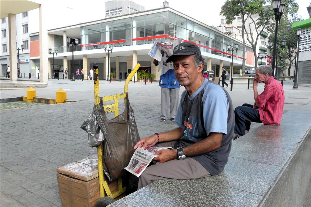 CARACAS - koffieverkoper bij plaza El Venezolano