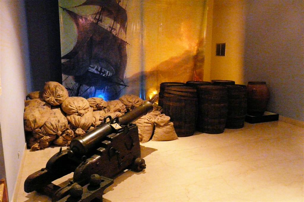CARACAS - scheepskanon in het Bolivariaanse museum