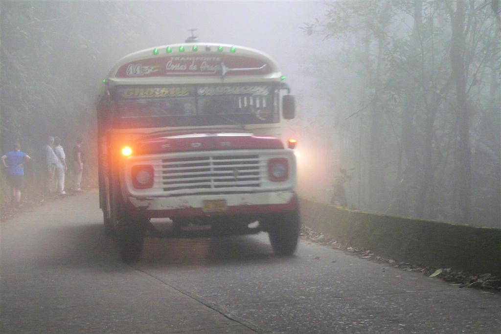 CARACAS -> CHORONI - lokale bus in de mist