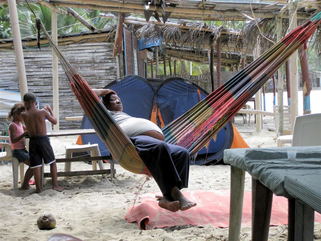CHUAO - Venezolaan rust uit in een hangmat aan het strand