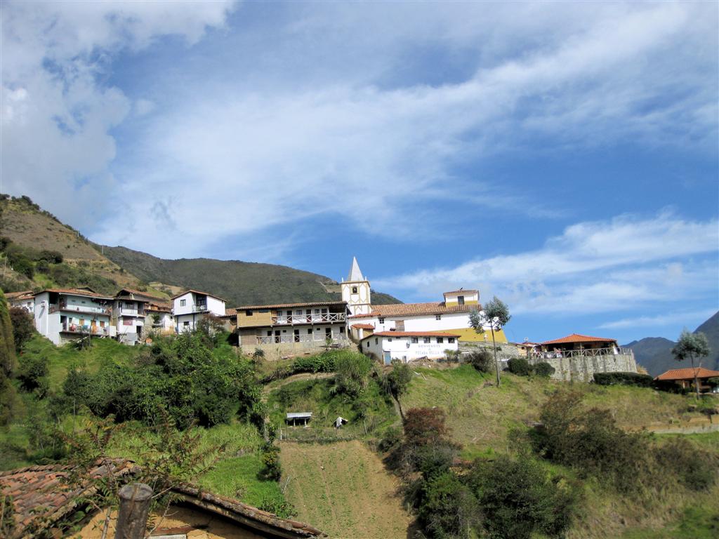 MÉRIDA -> LOS NEVADOS - uitzicht op dorp Los Nevados