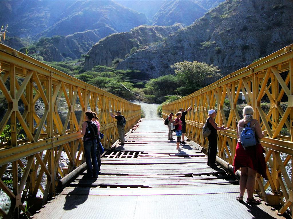 MÉRIDA - brug over rivier