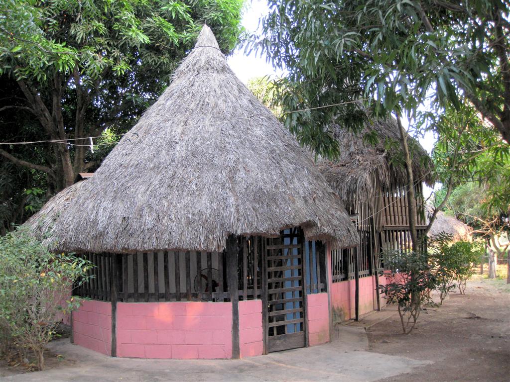 LIANOS - onze hut (churuatas)