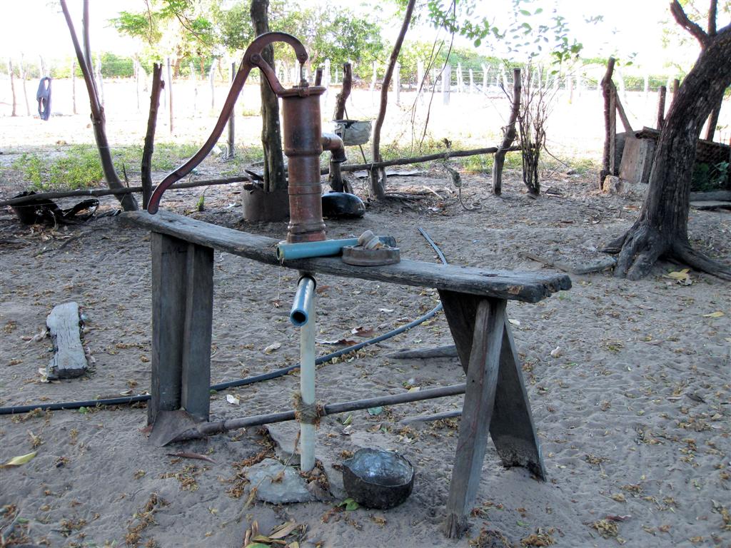 LIANOS - waterpomp van boeren familie