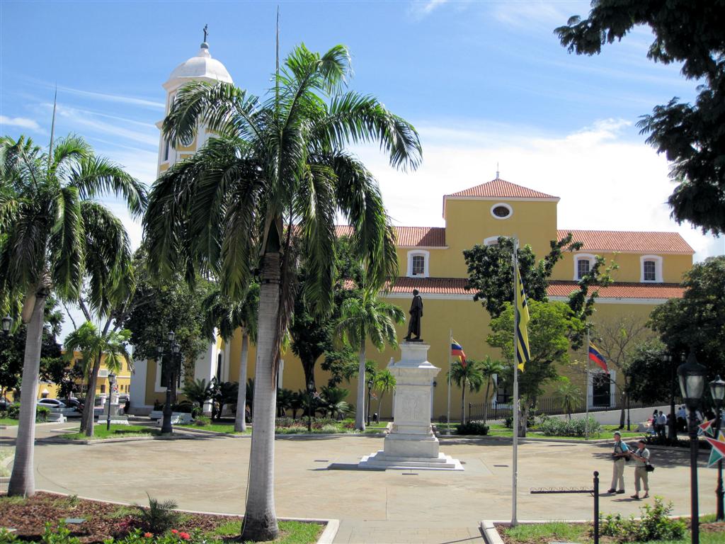 CIUDAD BOLĺVAR - plein met standbeeld van Simón Bolívar