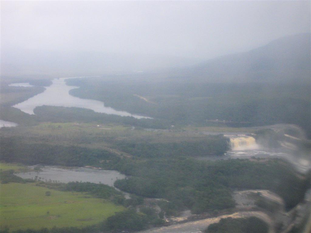 CIUDAD BOLĺVAR -> CANAIMA NATIONAAL PARK - uitzicht vanuit onze jet