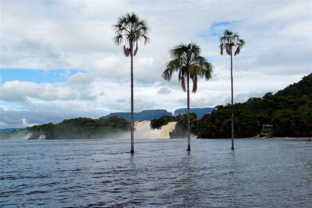 CANAIMA NATIONAAL PARK - Canaima laguna met 4 watervallen