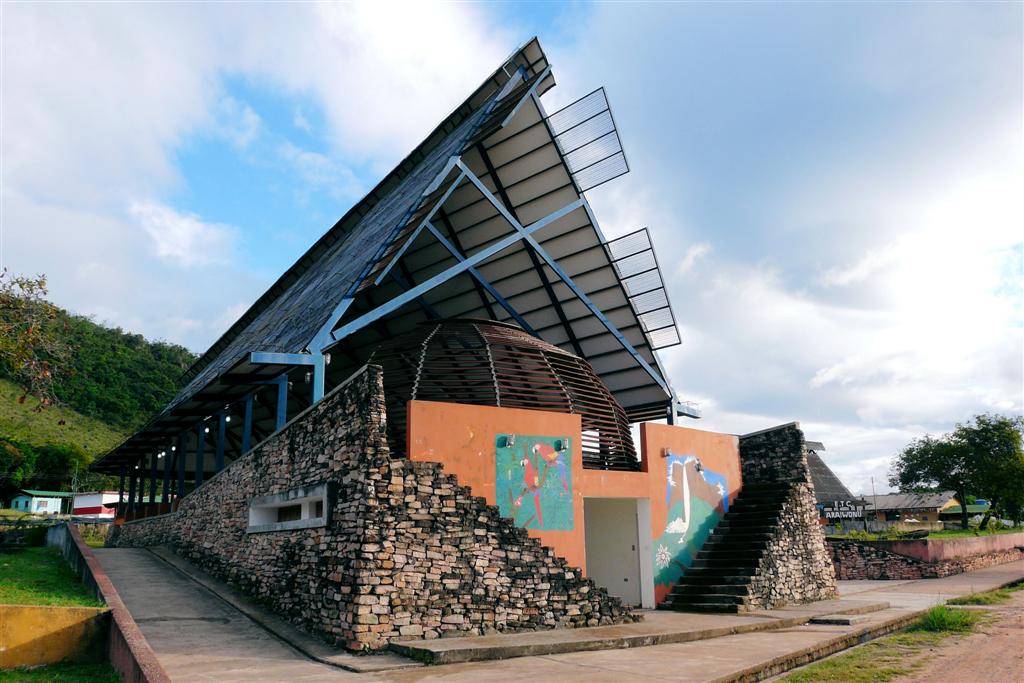 CANAIMA NATIONAAL PARK - school