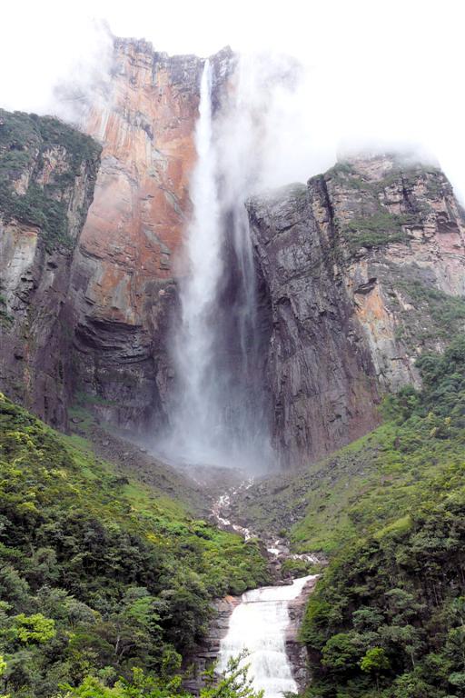 CANAIMA NATIONAAL PARK - Angel Falls waterval (hoogste vrij waterval ter wereld bijna 1km hoog)