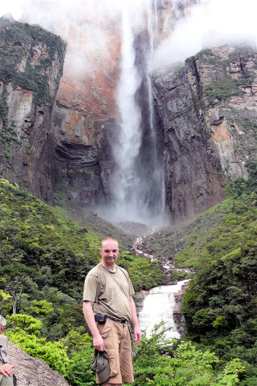 CANAIMA NATIONAAL PARK - Carlos bij de Angel Falls waterval (hoogste vrij waterval ter wereld bijna 1km hoog)