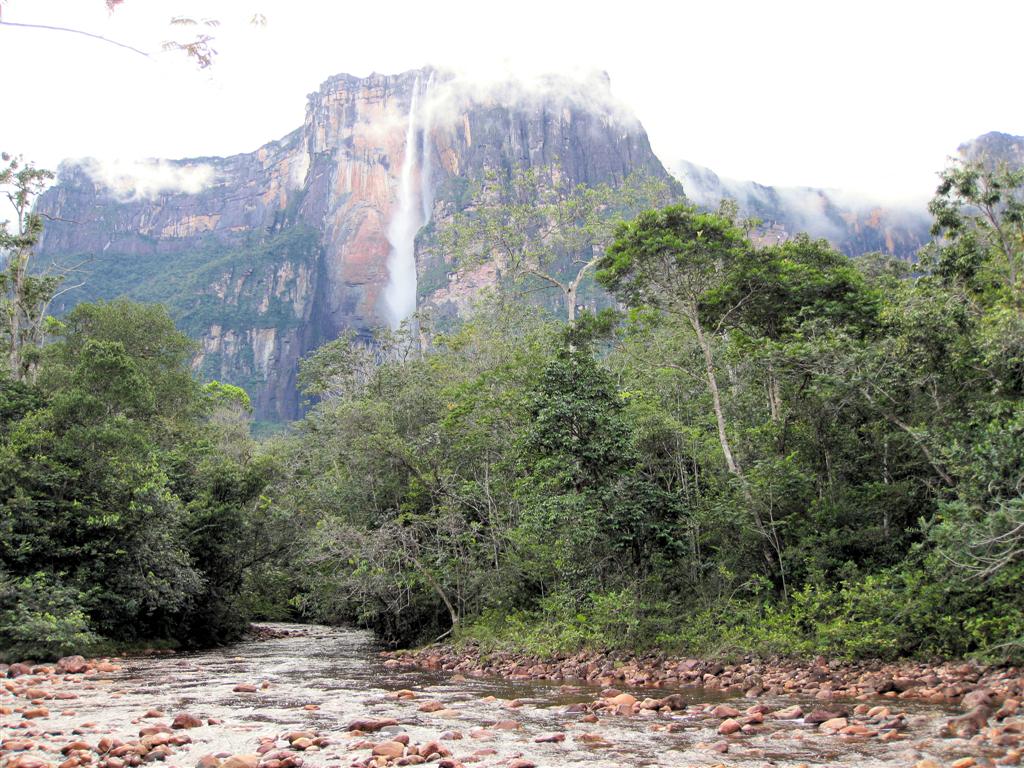 CANAIMA NATIONAAL PARK - uitzicht op Angel Falls waterval (hoogste vrij waterval ter wereld bijna 1km hoog)
