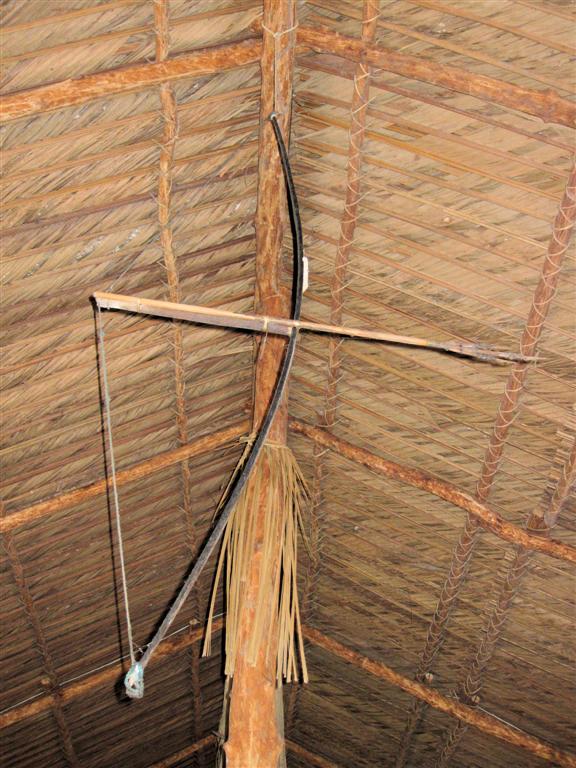 ORINOCO DELTA - pijl en boog van amazone indianen