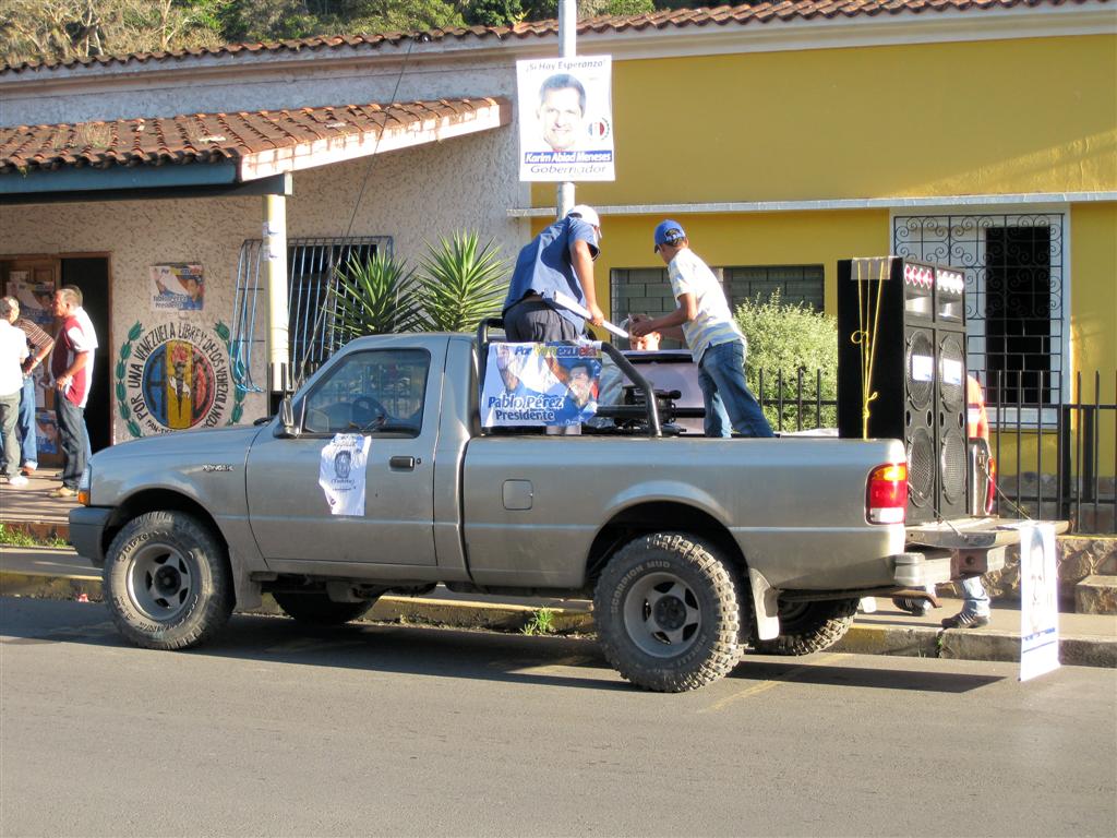 CARIPE - omroepauto voor verkiezingen