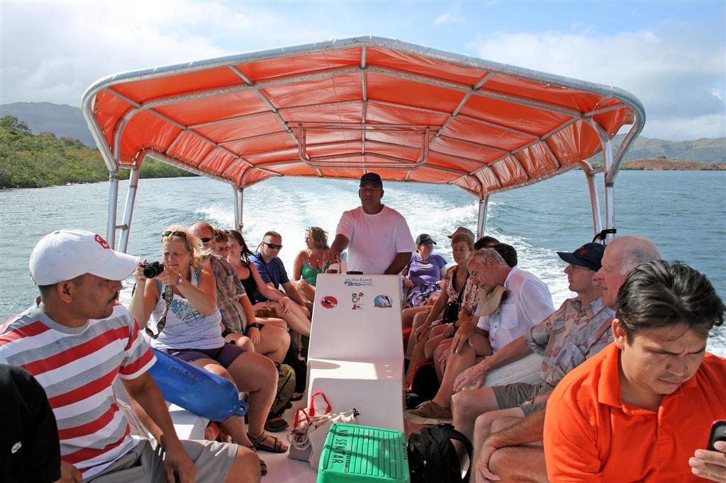 MOCHIMA - onderweg met onze boot voor dolfijnen spotten die we helaas niet gezien hebben