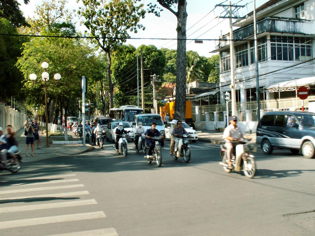 SAIGON - het verkeer in een straat