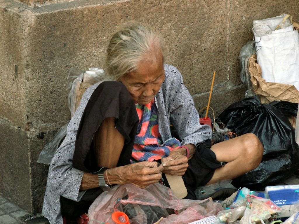 SAIGON - een oudere vrouw