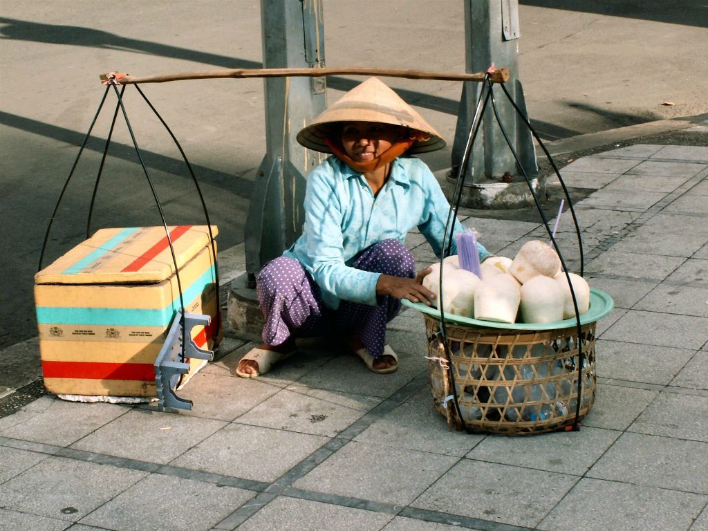 SAIGON - een kokosmelk verkoopster