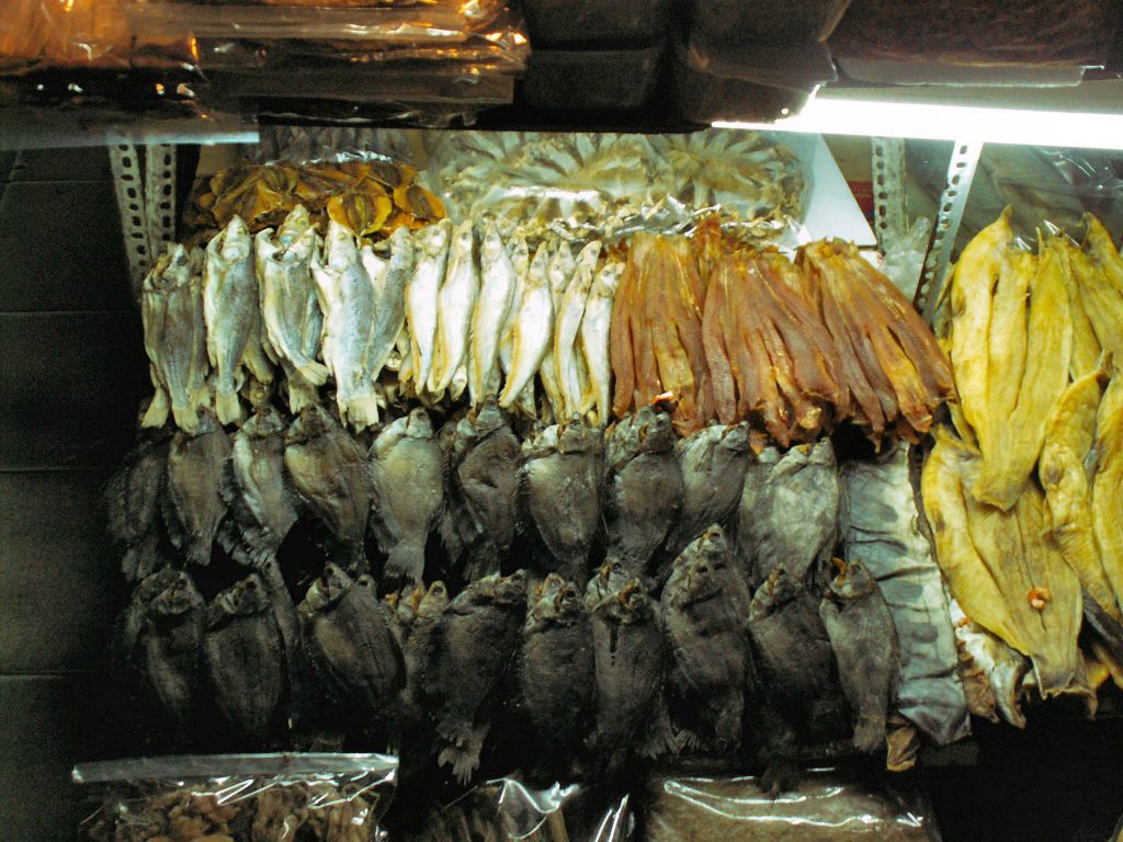 SAIGON - vis op de Ben Thanh markt