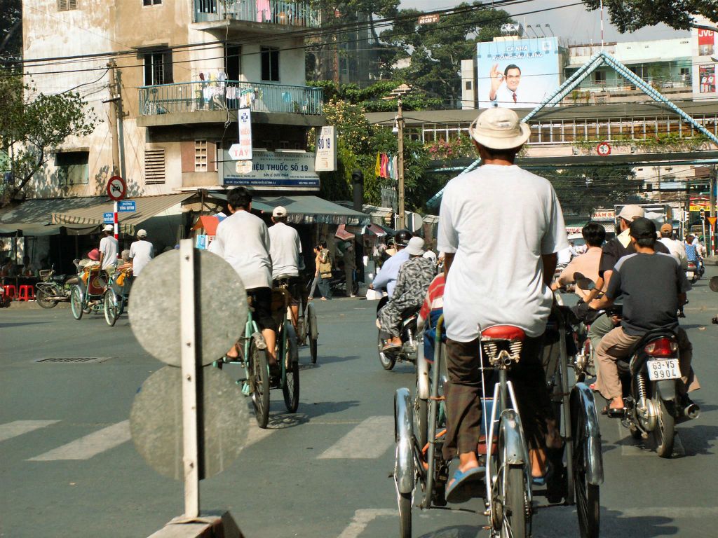 SAIGON - de groep onderweg met riksja's