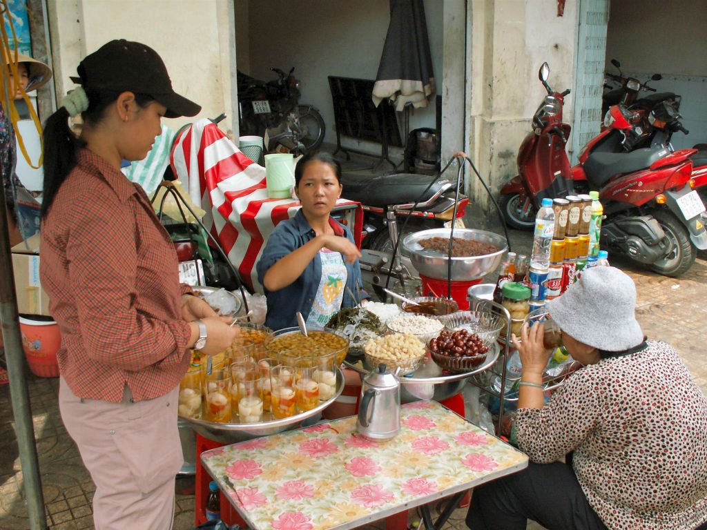 SAIGON - een eetkraam op de Ben Tay markt