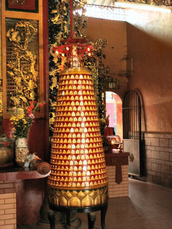SAIGON - een voorwerp bij een Chinese tempel