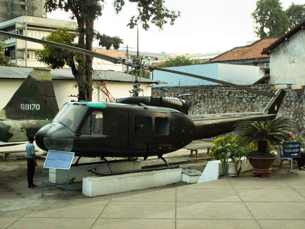 SAIGON - een helikopter bij het War museum