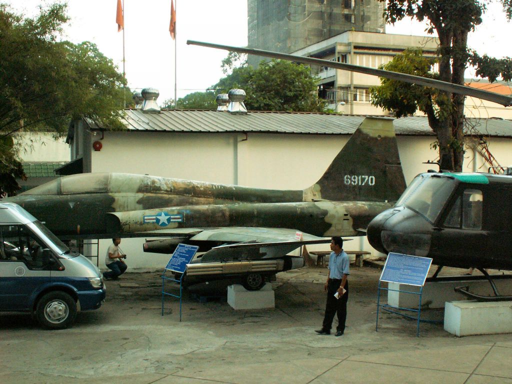 SAIGON - een straaljager bij het War museum